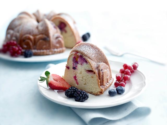 Summer berry cake