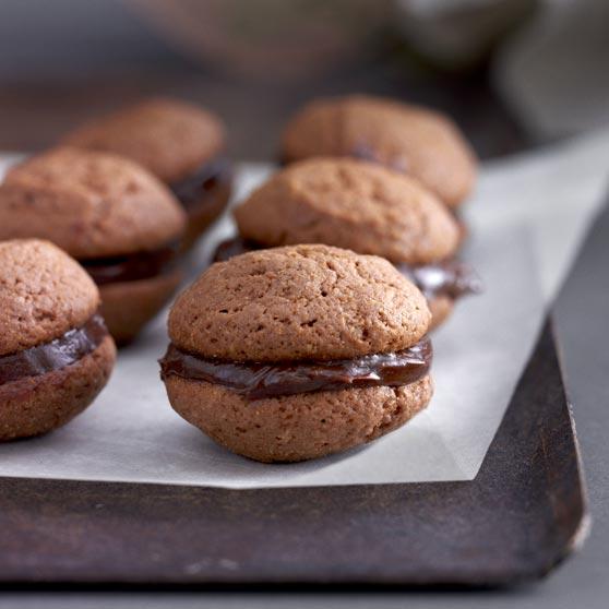 Sjokolade whoopies med appelsinfyll