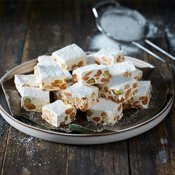 Fransk nougat med peanøtter og pistasj