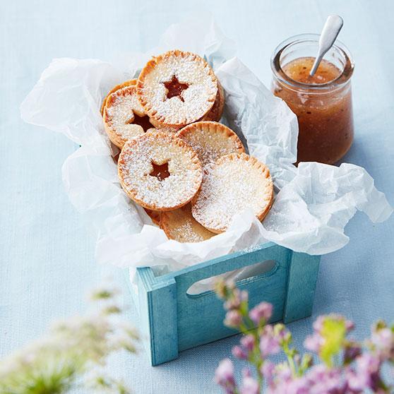 Minipaier med stikkelsbærmarmelade