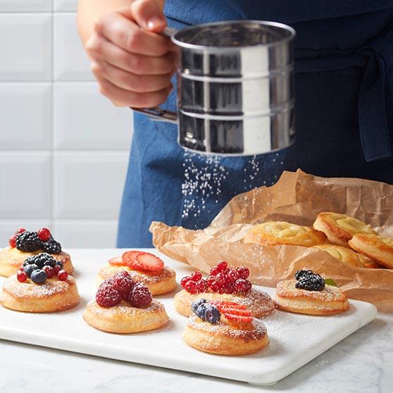 Minibrioche med vaniljekrem og friske bær