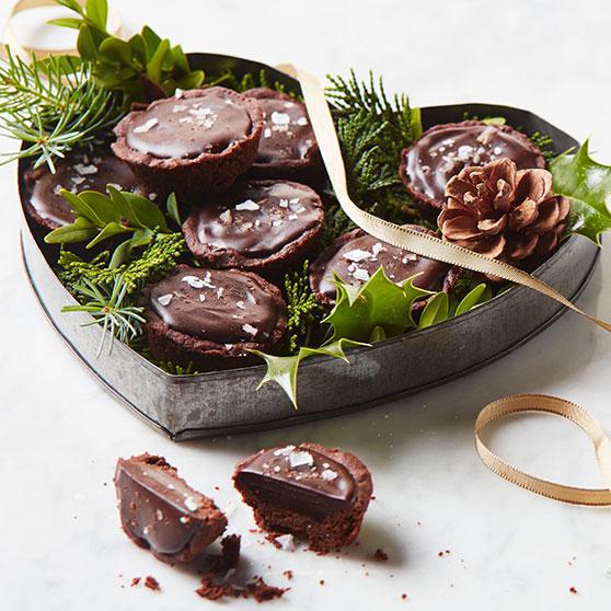 Mini tarts with salted caramel and chocolate ganache