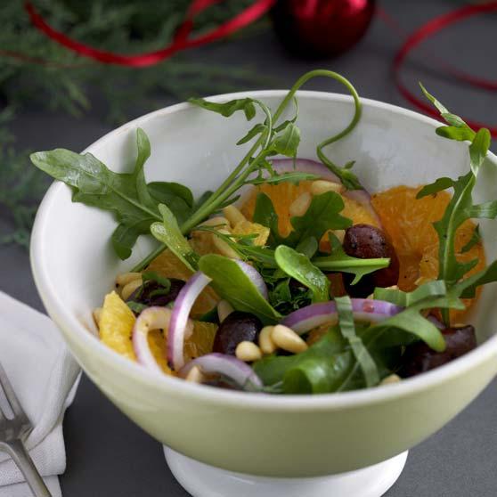 Appelsinsalat med løk og basilikum