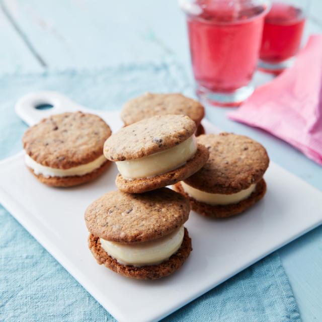 Sandwich cookies