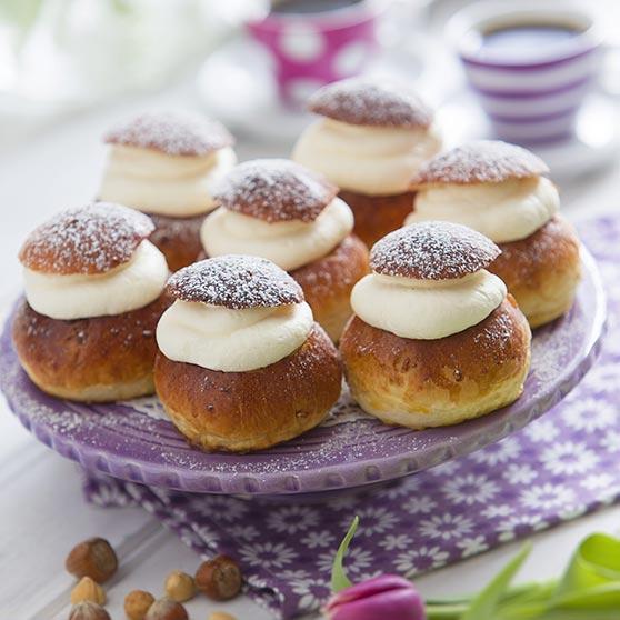 Fastelavnsboller med ristede hasselnøtter