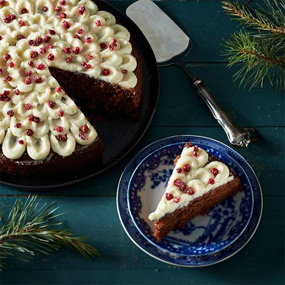 Myk pepperkake med tyttebærsyltetøy