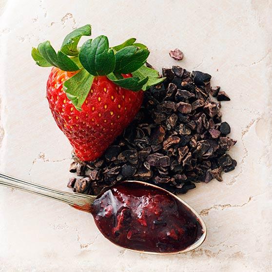 Jordbær- og kakaonibssyltetøy